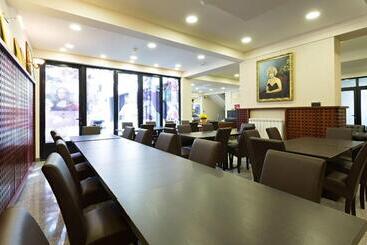 هتل Sterling Garni