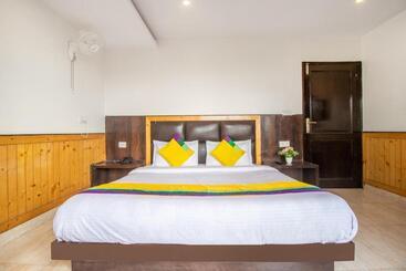 Itsy Hotels Avantika With Forest View