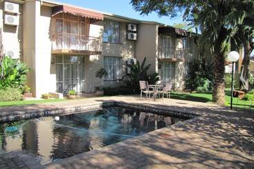 ホテル Jacaranda Lodge