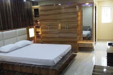 هتل Crystal International