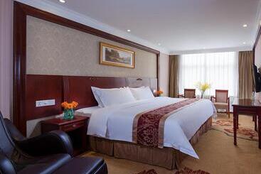 Vienna Hotel Shenzhen Guanlan Tangren Street