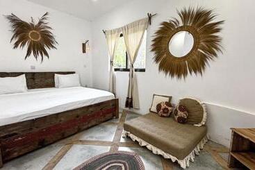 酒店 Kinazi Upepo Beach Eco Lodge