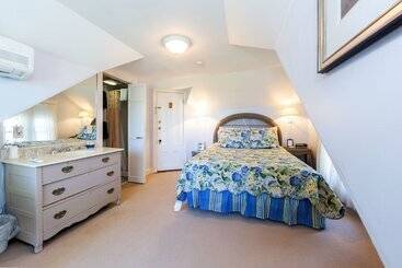 ベッドアンドブレックファースト The Elmhurst Inn