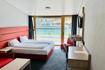 Hotel The River Village