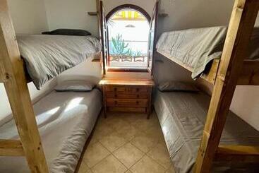 Retkeilymaja Pura Vida Surf Camp & School