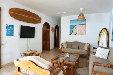 Cămin Pura Vida Surf Camp & School