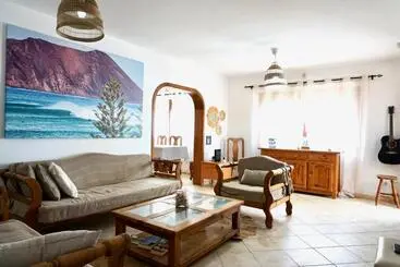 Hostel Pura Vida Surf Camp & School