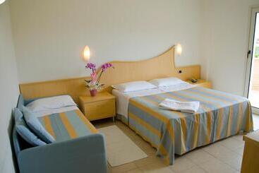 Almaluna Hotel & Resort