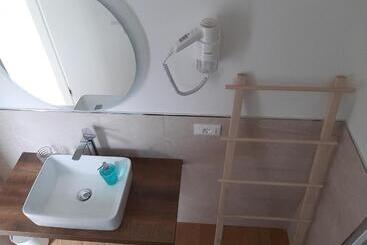 تختخواب و صبحانه Azzurromare