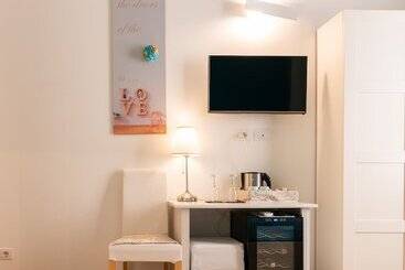 Bed and Breakfast Marlove Siracusa   Private Sea Access   Self Check In