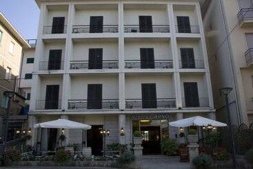 Hotel Arno