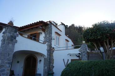 تختخواب و صبحانه Relais Maison De Charles