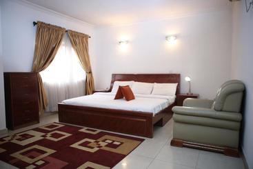 Hotel The Habitat Suites International