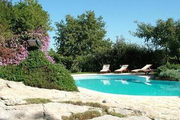 تختخواب و صبحانه Maglioferro Residence