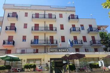 Отель Monica