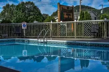 モーテル Shore Meadows Lodge Llc