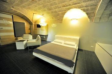 Bed and Breakfast Naucleros Suites