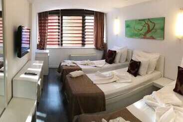 בית מלון כפרי Theranda