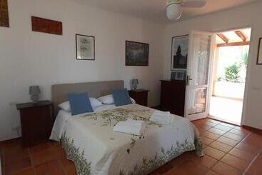 مبيت وإفطار Mirto E Mare