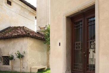 Bed and Breakfast Via Paradiso 32