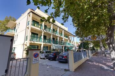 ホテル Gadames Lunch On The Beach