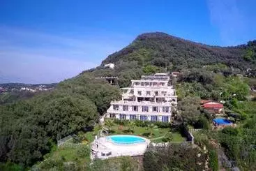 Hotelli Caposperone Resort