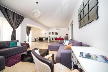 Appartamenti turistici Holiday Home White House