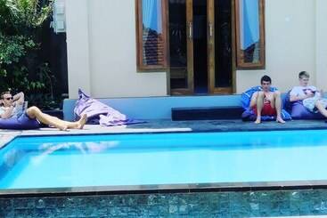 فندق The Point Surfcamp Bali