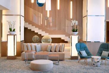 Отель Holiday Inn & Suites   Dubai Festival City Mall, An Ihg