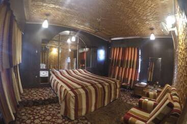 Hotel Zaffer Group Of Houseboats