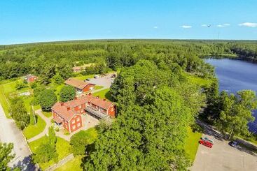 茅舍 ödevata Gårdshotell