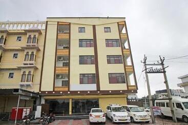 هتل Collection O 9529  Krishna Palace