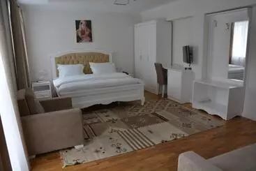 Hotelli Turizem Shkelzeni