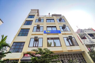 Fabhotel Deepak Palace