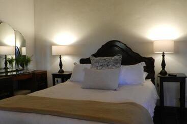 Bed and Breakfast President Paul Kruger Guest Lodge