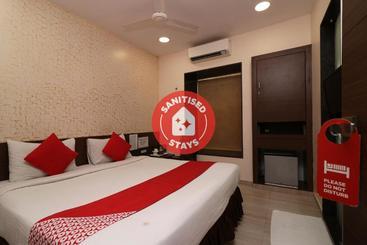 Hotel Capital O 14524 Platinum Solitaire