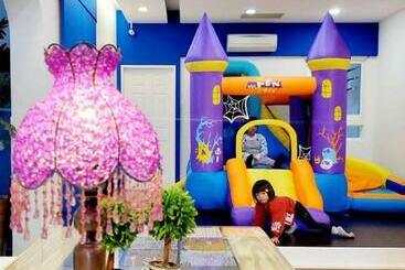 تختخواب و صبحانه Smile Fish