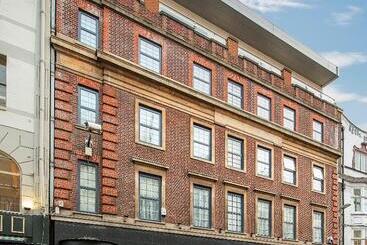 هتل The George Street