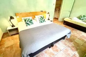 Hotel Logis Hôtel Restaurant Le Domaine De L Eau Vive