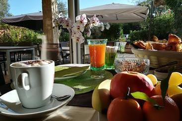 هتل Chambres D'hôtes Bastide De La Brague