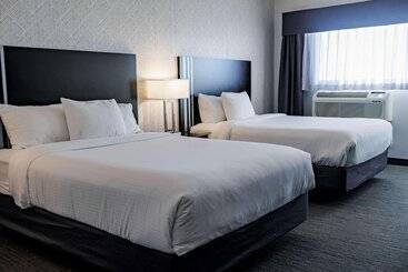 هتل Park Inn By Radisson Edmonton Airport