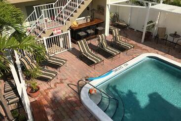 Отель The Big Coconut Guesthouse Gay Men S Resort