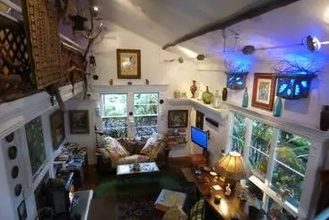Bed and Breakfast Upcountry Volcano Village Mountain Cottage