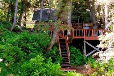 Ház Hideaway Above The Stream