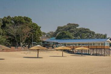 בית מלון כפרי Blue Waters By Serendib