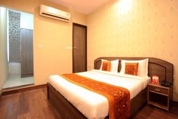 Hotell Oyo 2206  Rajawat Manor