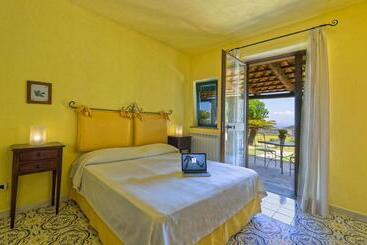 Hotel Agriturismo Pera Di Basso