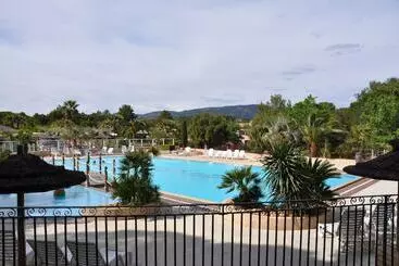 Hotelli 3 Bedroom Chalets Camping Leï Suves   Joycasa