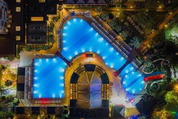 Euphoria Palm Beach Resort