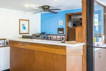 ホテル AmeriVu Inn and Suites New Hampton